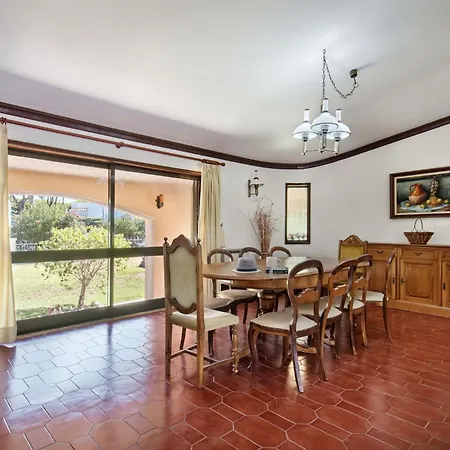 5 En-suite Bedrooms, Close To Centre, Free Ac Wifi