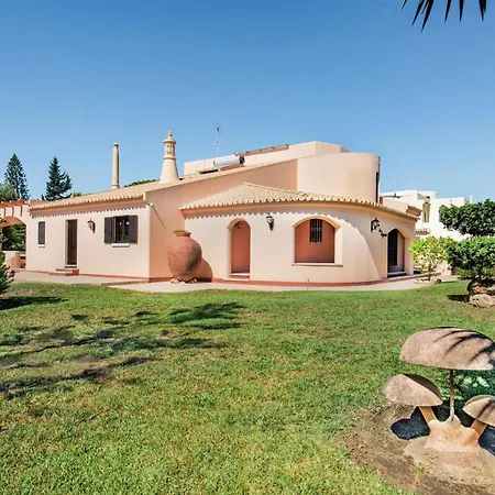 5 En-suite Bedrooms, Close To Centre, Free Ac Wifi *