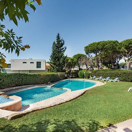 5 En-suite Bedrooms, Close To Centre, Free Ac Wifi Villa