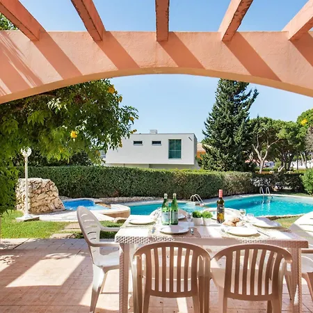 5 En-suite Bedrooms, Close To Centre, Free Ac Wifi *