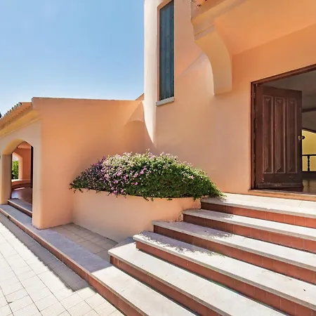 5 En-suite Bedrooms, Close To Centre, Free Ac Wifi