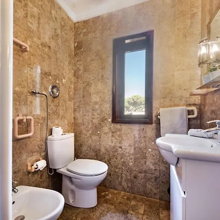5 En-suite Bedrooms, Close To Centre, Free Ac Wifi Quarteira