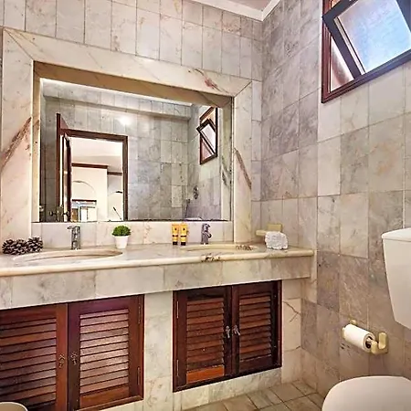 ヴィラ 5 En-suite Bedrooms, Close To Centre, Free Ac Wifi *
