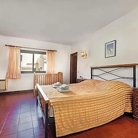5 En-suite Bedrooms, Close To Centre, Free Ac Wifi Willa Quarteira