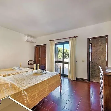 5 En-suite Bedrooms, Close To Centre, Free Ac Wifi