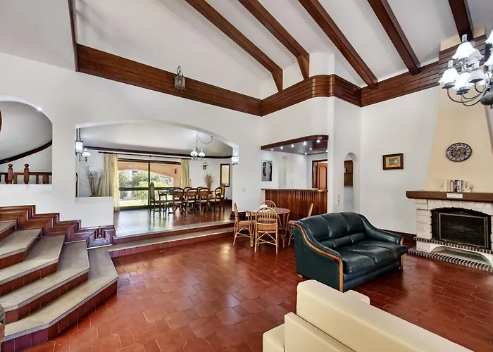 5 En-suite Bedrooms, Close To Centre, Free Ac Wifi Loulé