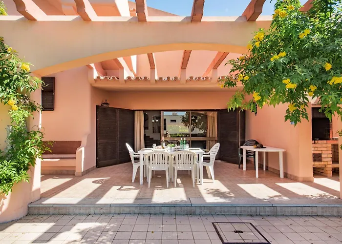 Villa 5 En-suite Bedrooms, Close To Centre, Free Ac Wifi