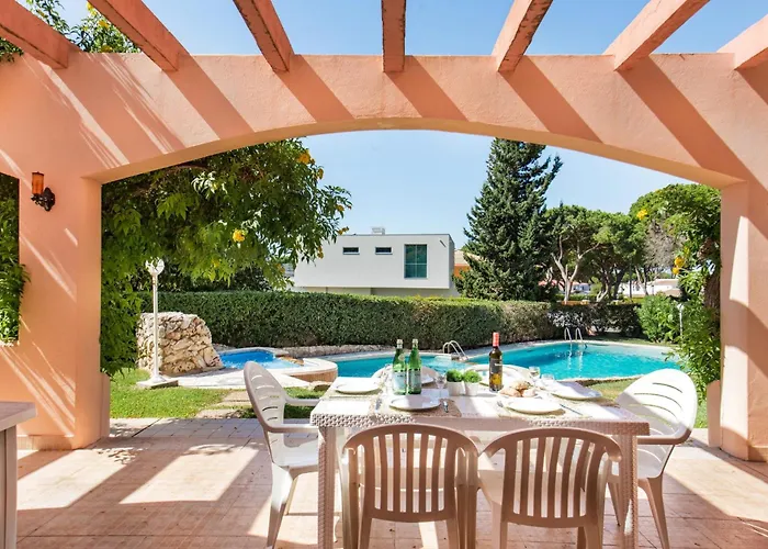 5 En-suite Bedrooms, Close To Centre, Free Ac Wifi *