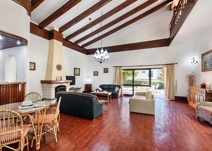 5 En-suite Bedrooms, Close To Centre, Free Ac Wifi Villa *