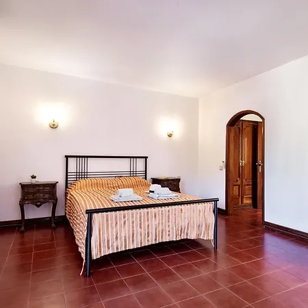 5 En-suite Bedrooms, Close To Centre, Free Ac Wifi Villa Loulé