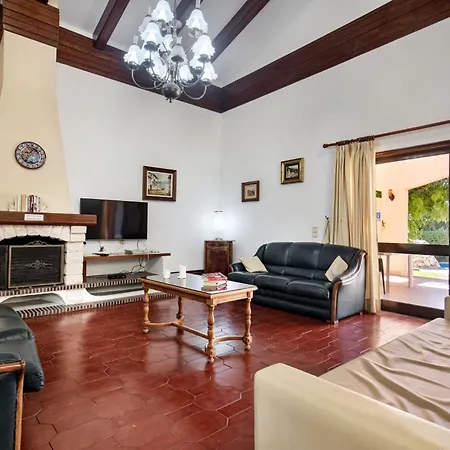 Villa 5 En-suite Bedrooms, Close To Centre, Free Ac Wifi