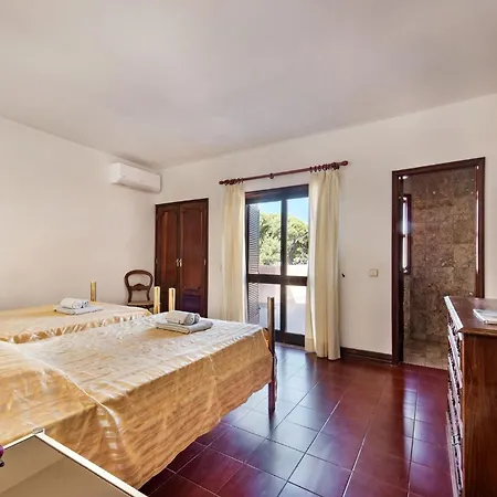 5 En-suite Bedrooms, Close To Centre, Free Ac Wifi Villa *