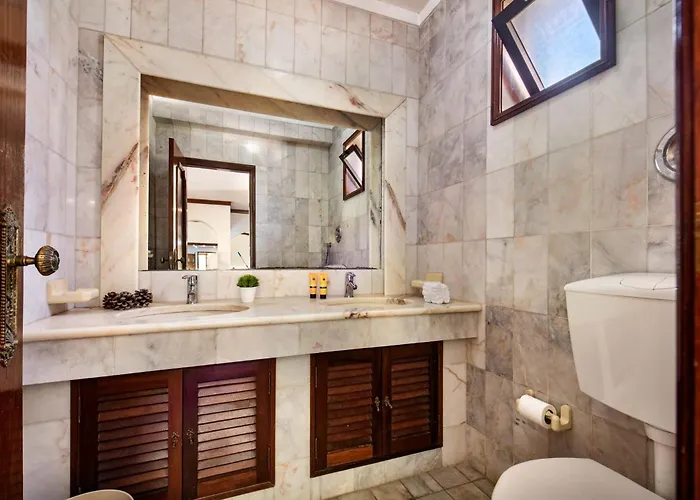 5 En-suite Bedrooms, Close To Centre, Free Ac Wifi 빌라 롤레